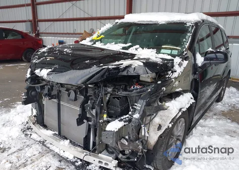 2022 Toyota Sienna Xle z USA, uszkodzony, nr VIN 5TDYRKEC5NS118086